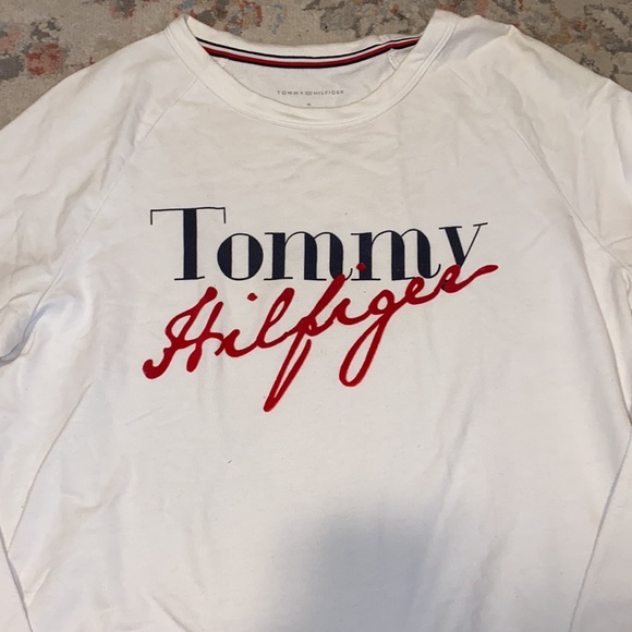 Tommy Hilfiger White Pull over - Picture 2 of 3